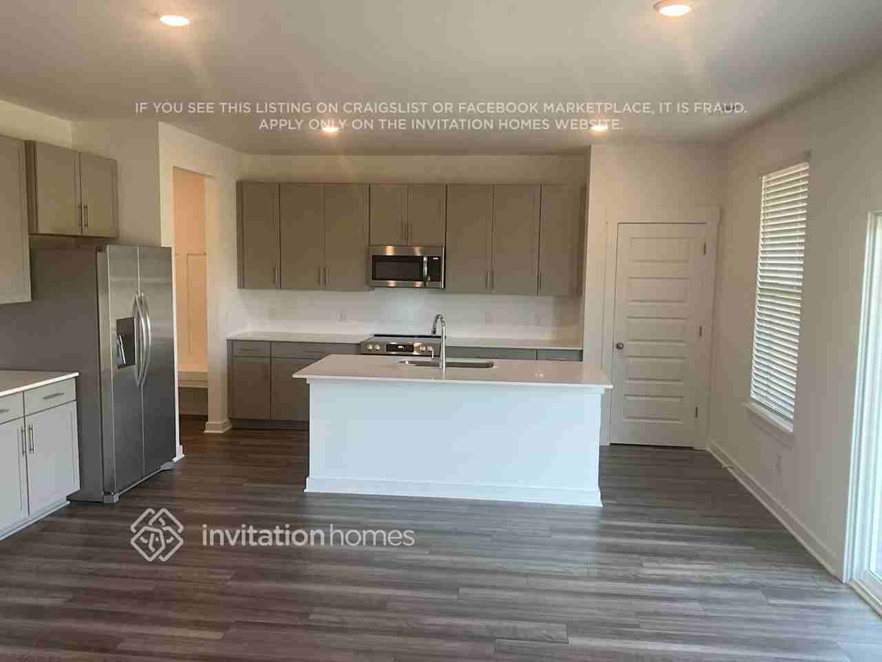 112 Longwood Dr - Photo 4 of 13