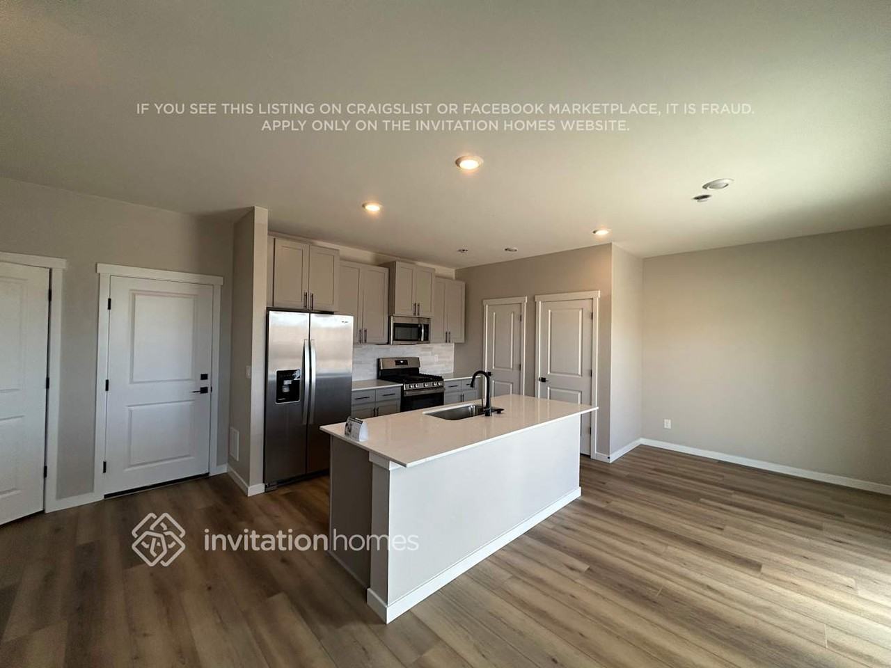 9421 Yampa St - Photo 2 of 11