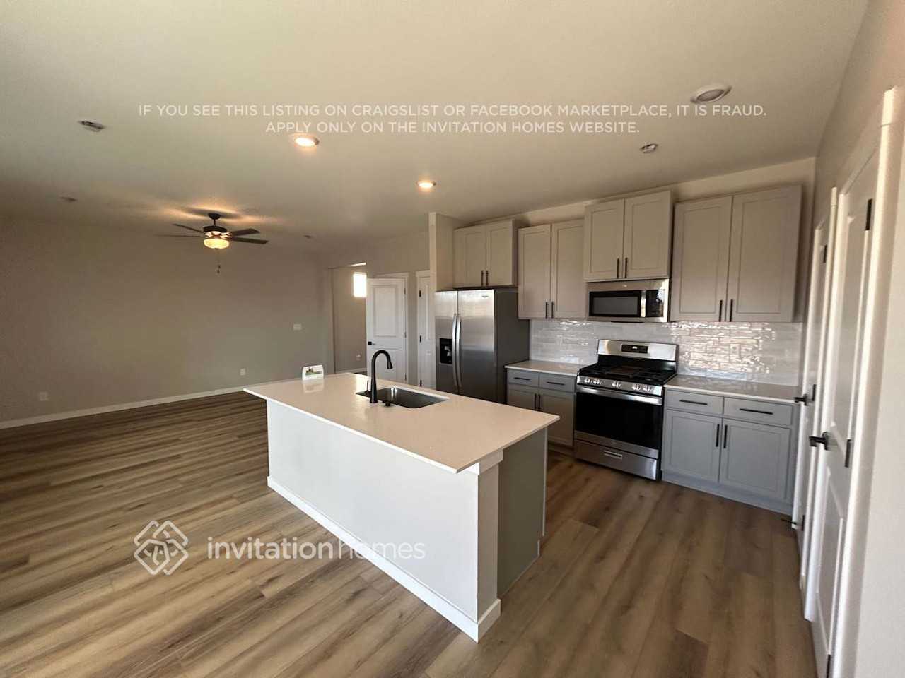 9421 Yampa St - Photo 3 of 11