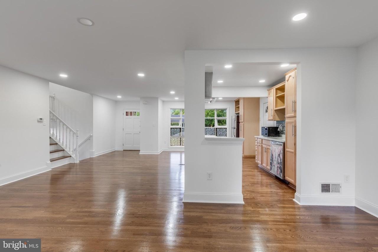 1402 Mullins St - Photo 7 of 48