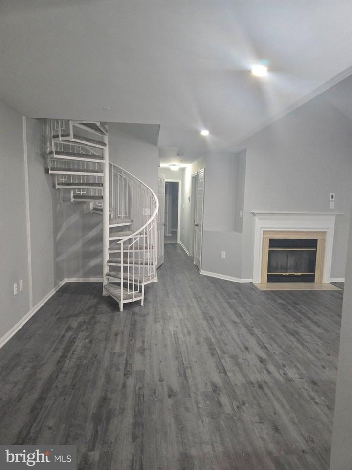 9605 Lake Pointe Ct #303 - Photo 2 of 9