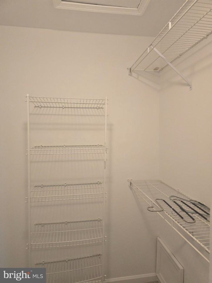 9605 Lake Pointe Ct #303 - Photo 7 of 9