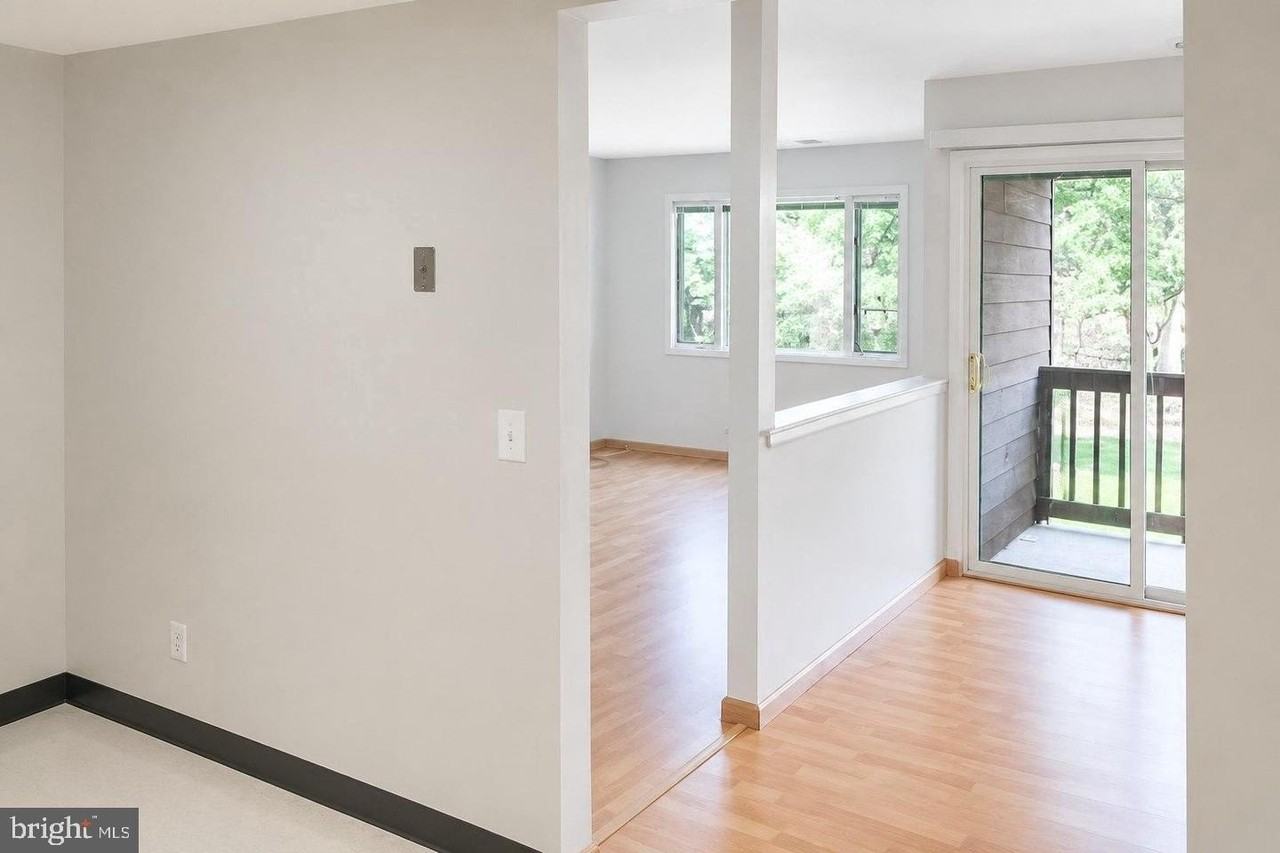 2210 Sayre Dr - Photo 4 of 11