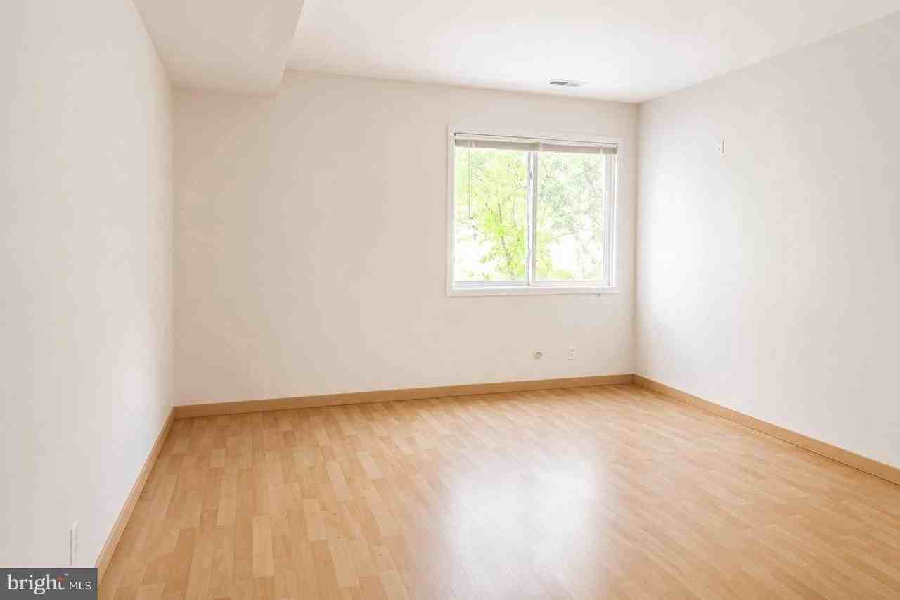 2210 Sayre Dr - Photo 5 of 11