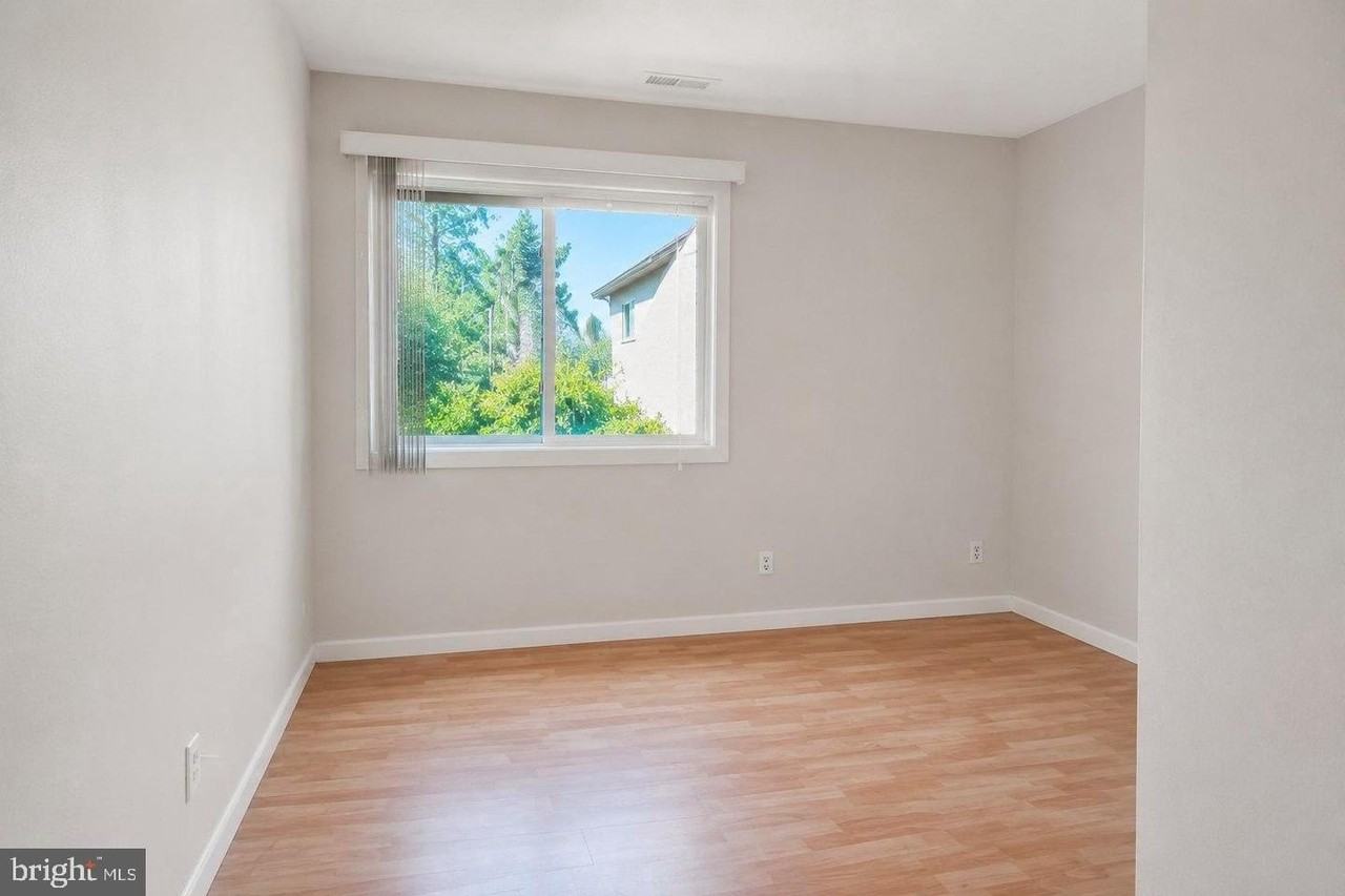 2210 Sayre Dr - Photo 6 of 11