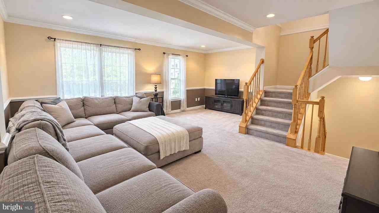 410 Terrace Dr - Photo 2 of 29