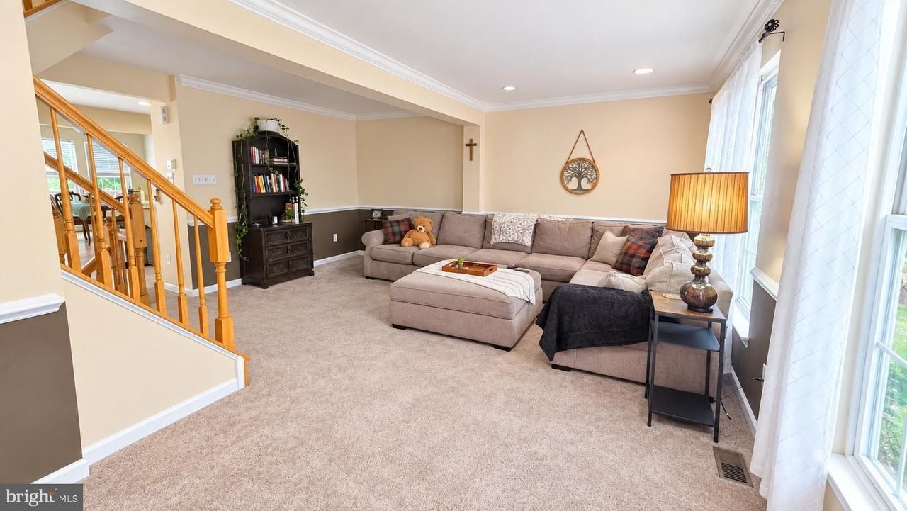 410 Terrace Dr - Photo 3 of 29