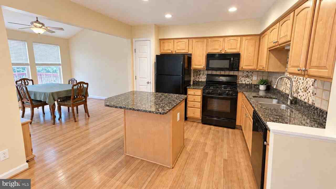 410 Terrace Dr - Photo 4 of 29