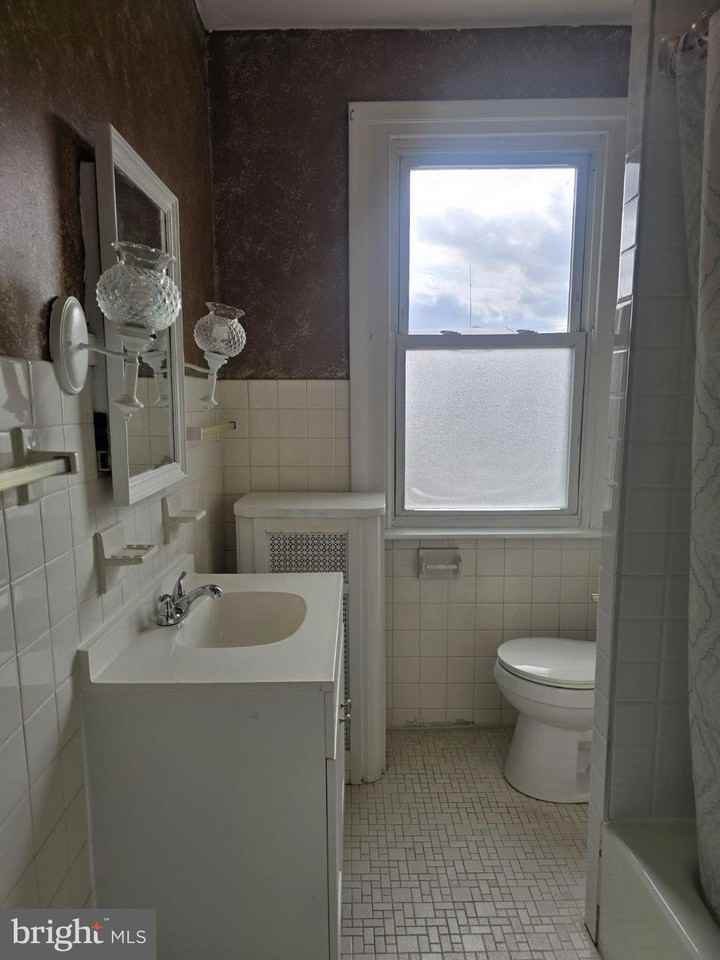 4202 Tyson Ave - Photo 5 of 7