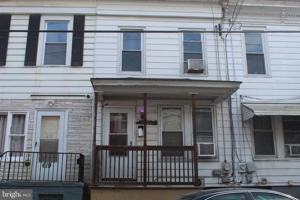 featured image of 621 W Norwegian St