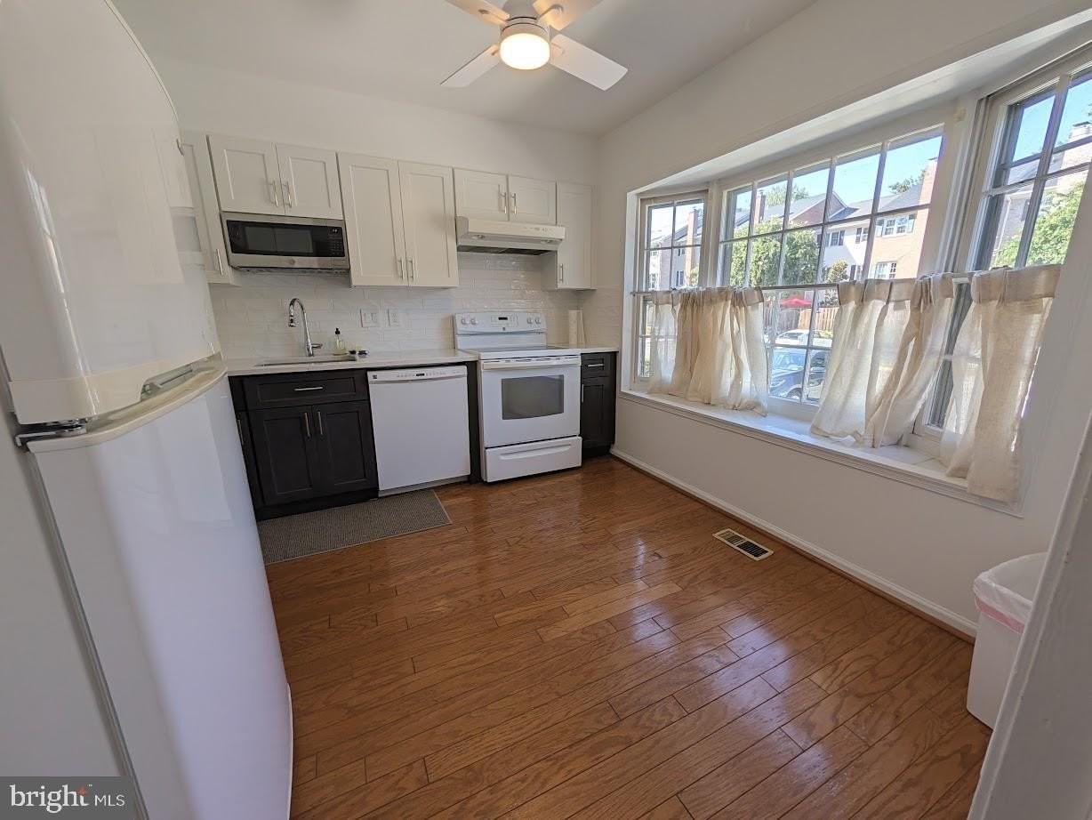 8241 Clifton Farm Ct - Photo 3 of 37