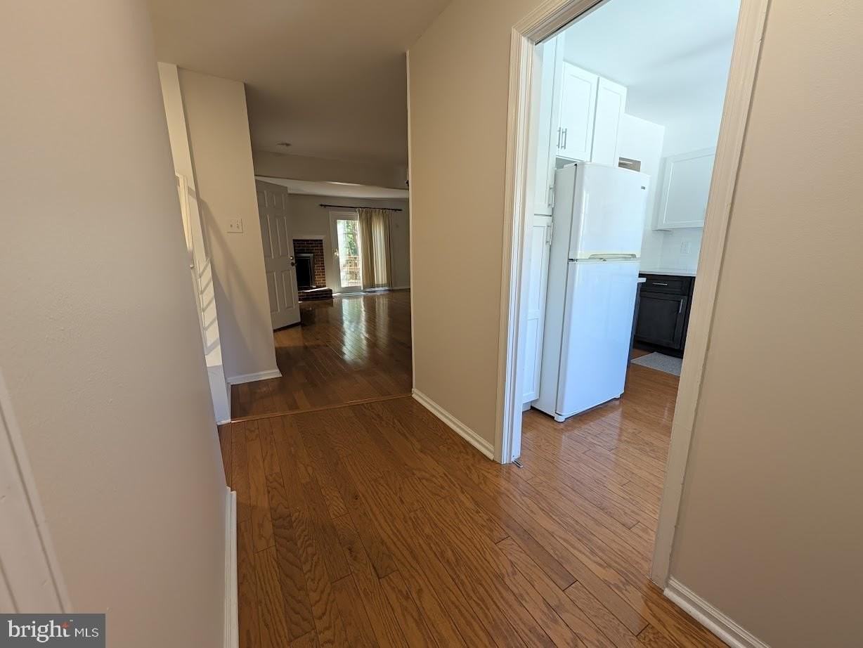 8241 Clifton Farm Ct - Photo 5 of 37