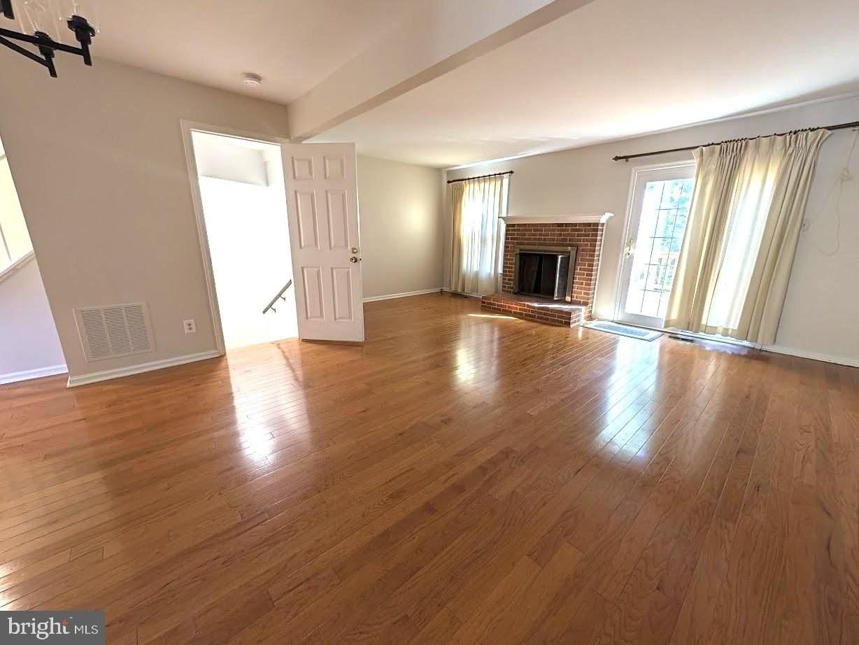 8241 Clifton Farm Ct - Photo 6 of 37
