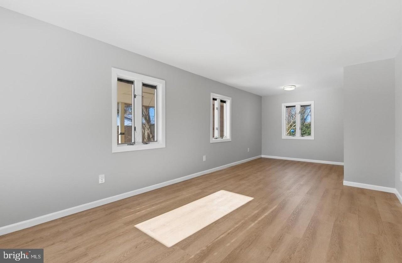1813 Olmstead Dr - Photo 3 of 22