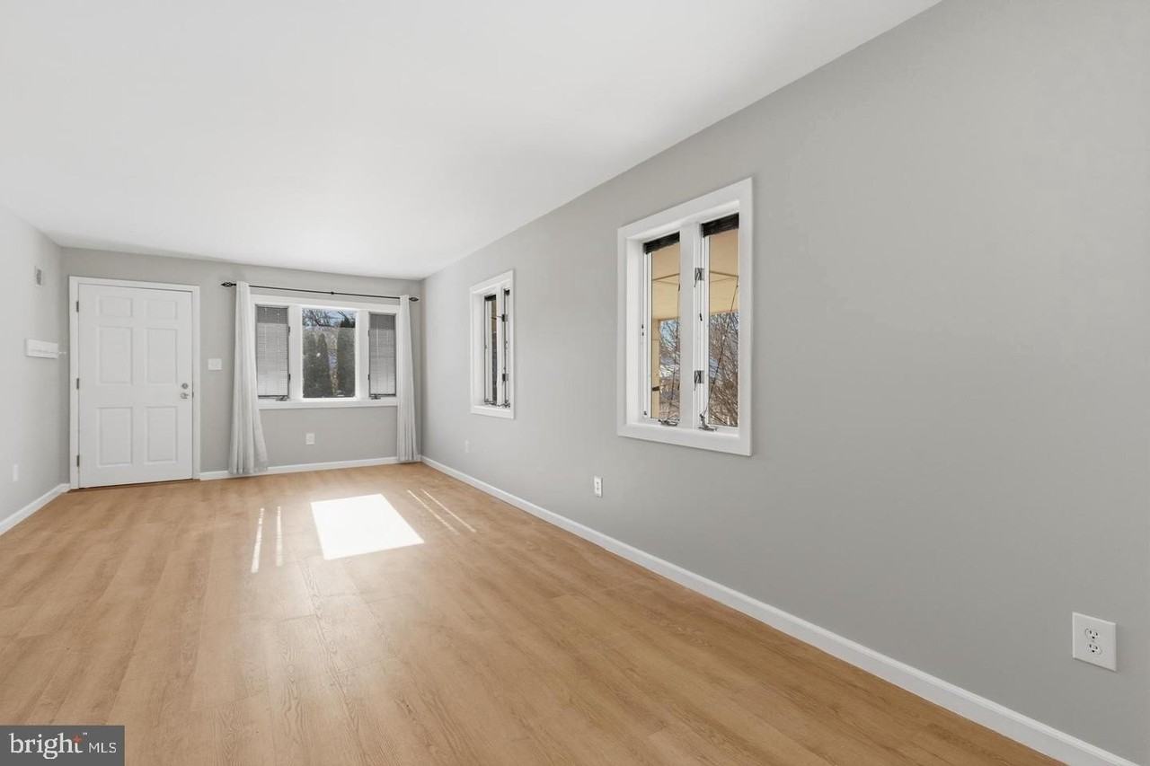 1813 Olmstead Dr - Photo 5 of 22