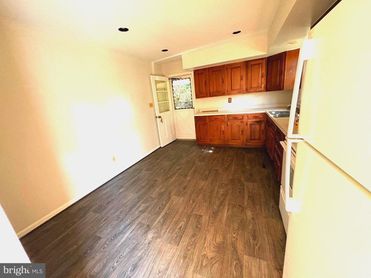 3605 Sanders Ln - Photo 4 of 20