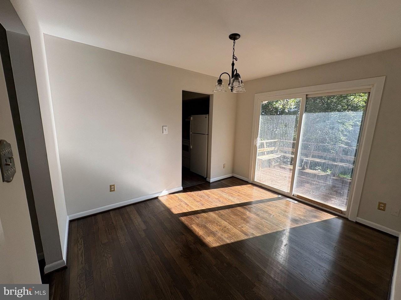 3605 Sanders Ln - Photo 7 of 20
