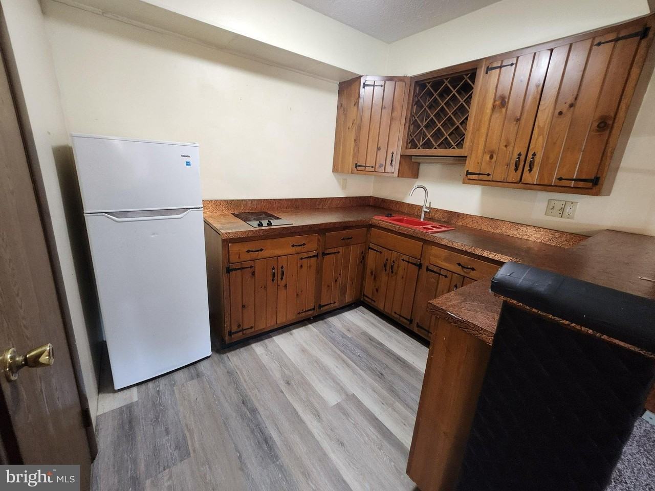 130 Spring St - Photo 2 of 10