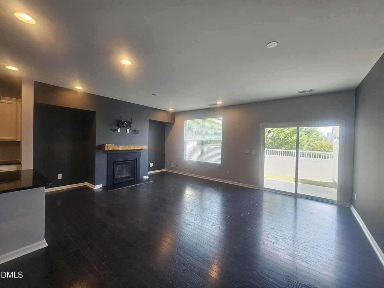 1133 Little Gem Ln - Photo 7 of 32