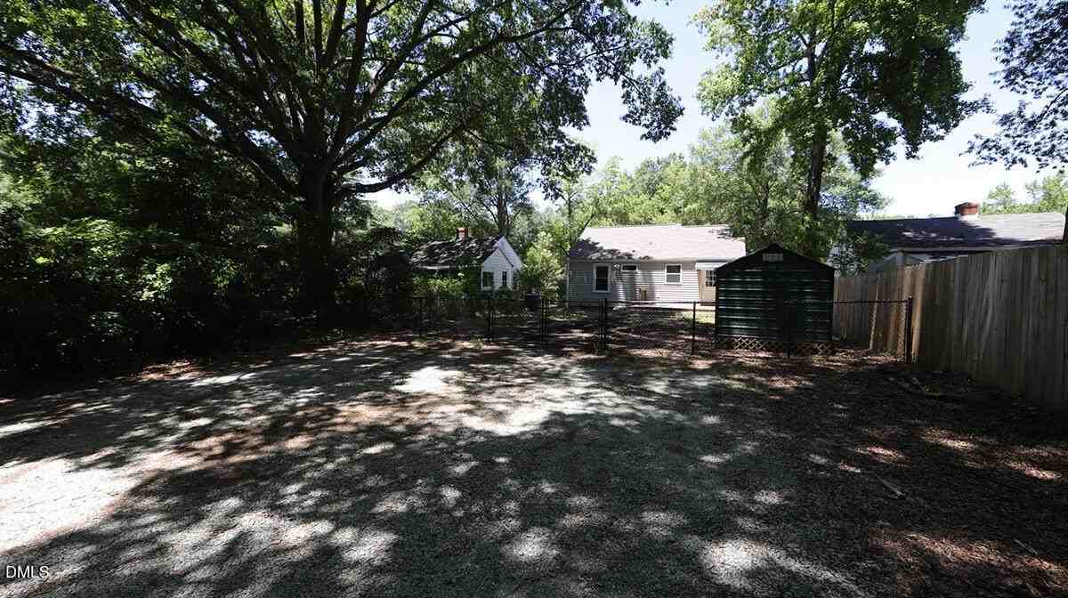 102 E Edgewood Dr - Photo 3 of 17