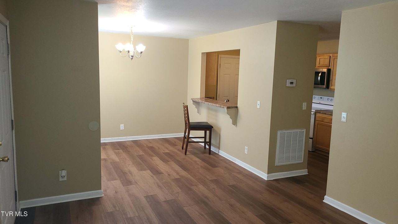 1405 E Chilhowie Ave - Photo 3 of 10