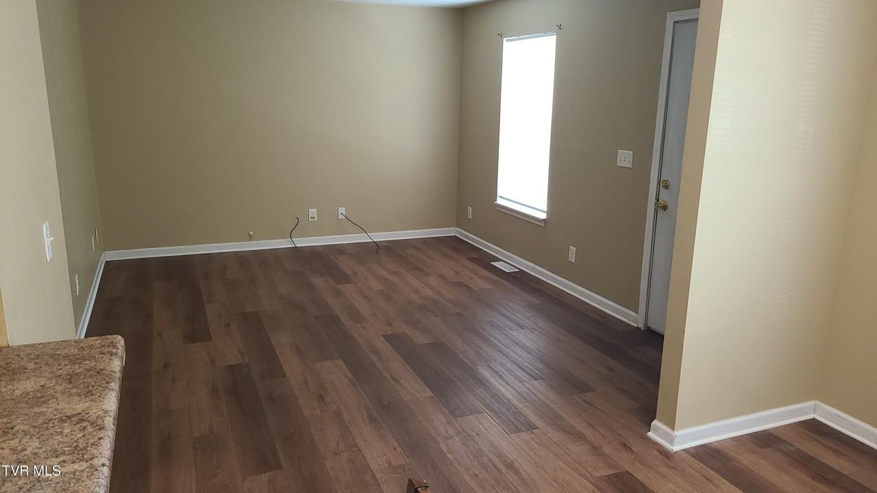 1405 E Chilhowie Ave - Photo 4 of 10
