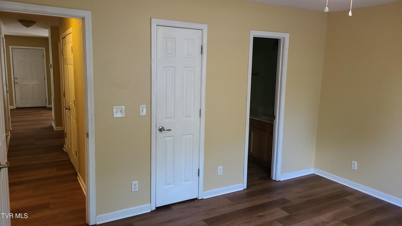 1405 E Chilhowie Ave - Photo 6 of 10