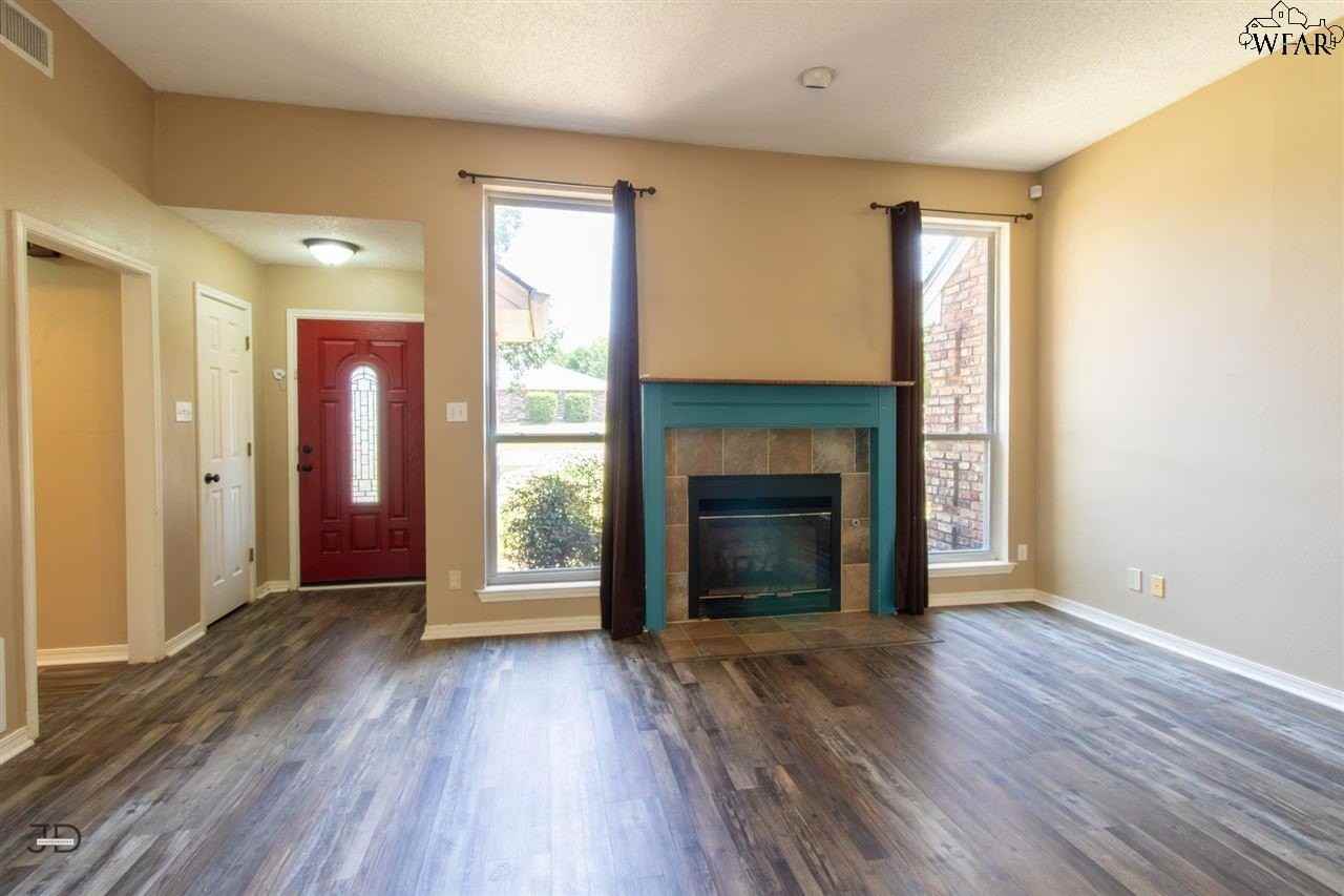 2224 Sandcastle Rd - Photo 3 of 24