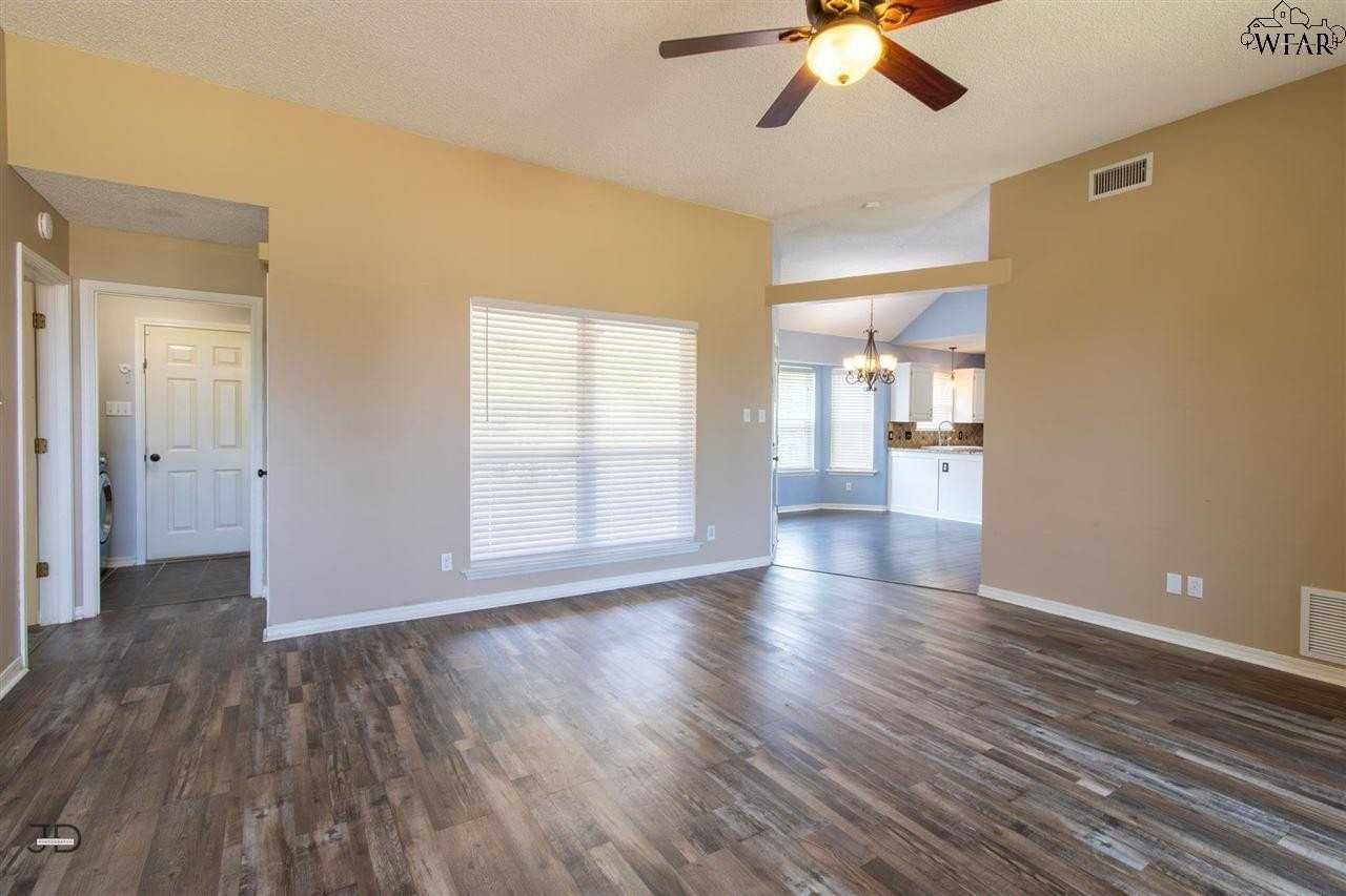 2224 Sandcastle Rd - Photo 4 of 24