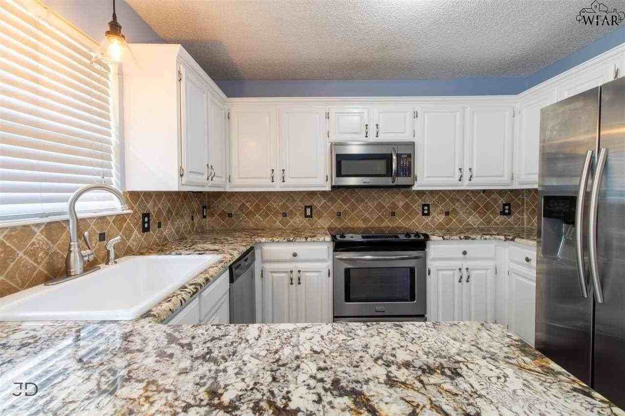 2224 Sandcastle Rd - Photo 7 of 24