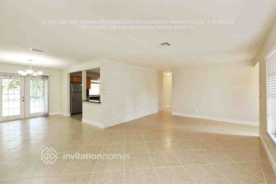 5521 Van Buren St - Photo 5 of 19