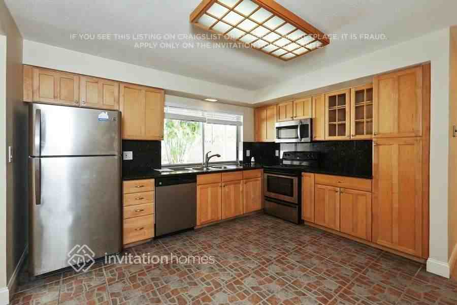 5521 Van Buren St - Photo 7 of 19