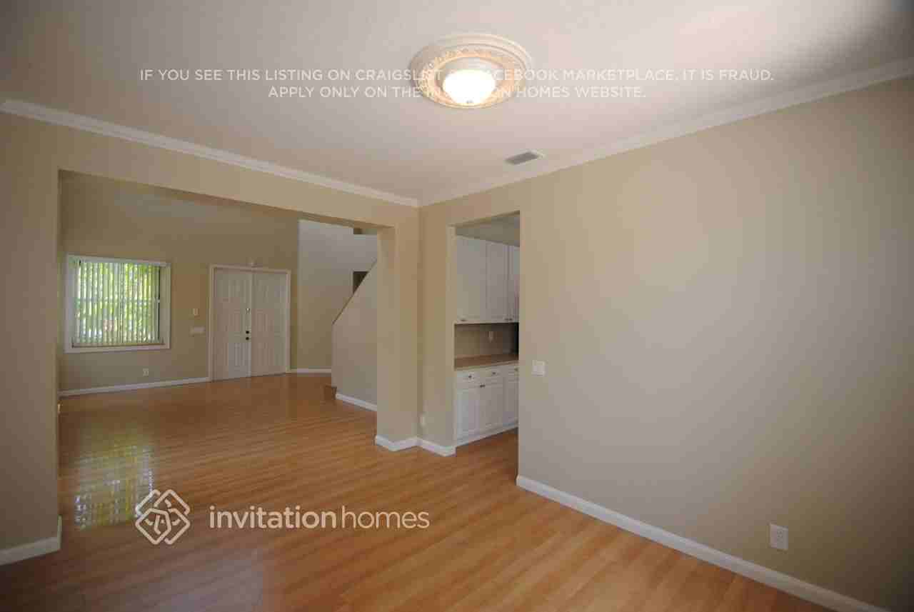 3915 Hawks Ct - Photo 3 of 18