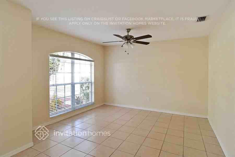 842 Se Damask Ave - Photo 3 of 19
