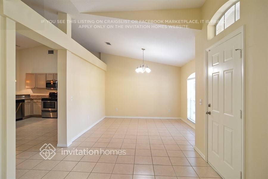 842 Se Damask Ave - Photo 4 of 19