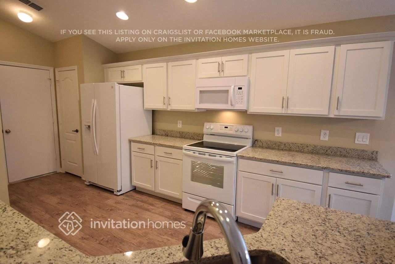 16422 Cedar Run Dr - Photo 4 of 12