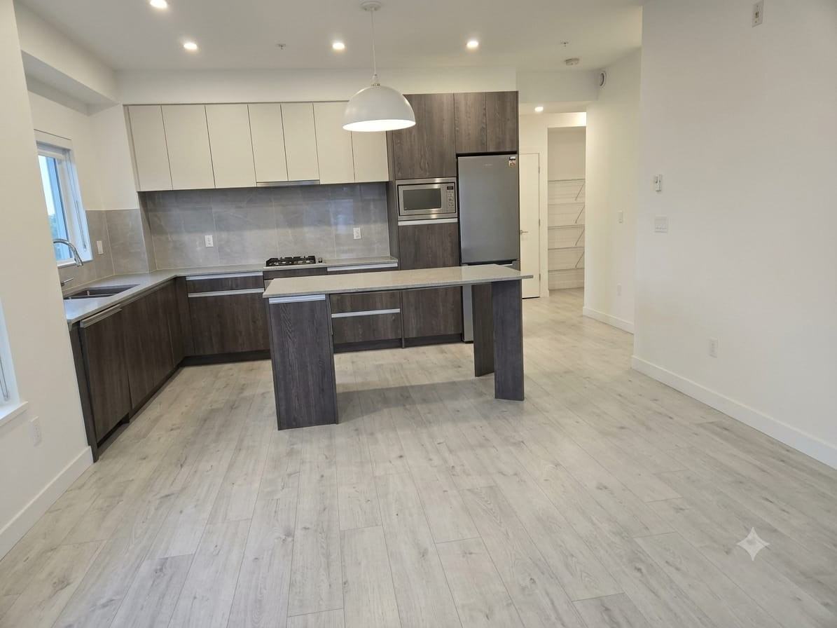 14225 103A Avenue - Photo 3 of 15