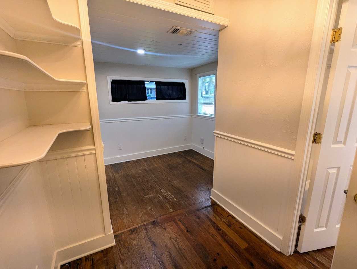 820 W Georgia St #1 - Photo 5 of 10