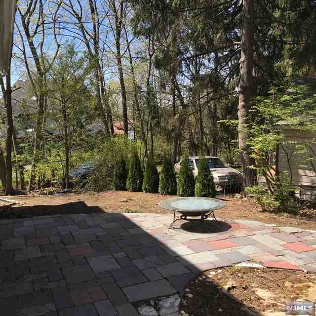 395 Allaire Ave - Photo 3 of 7