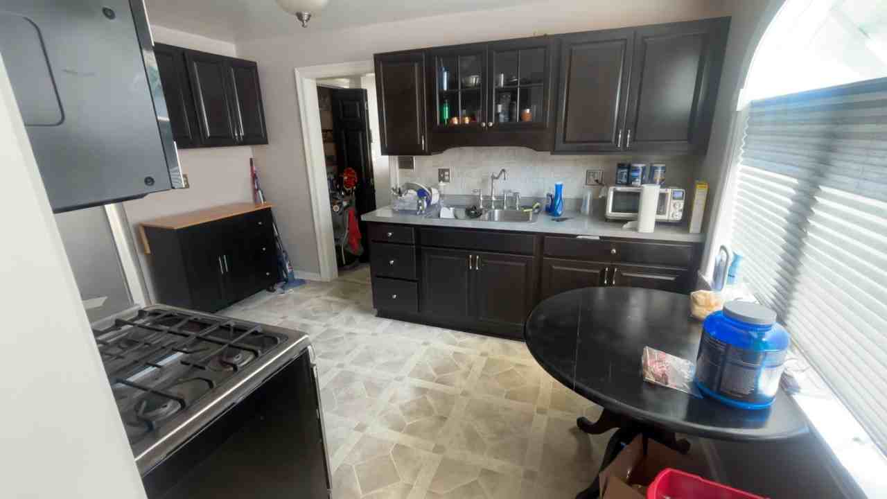 908 Symonds Pl #1 - Photo 3 of 17