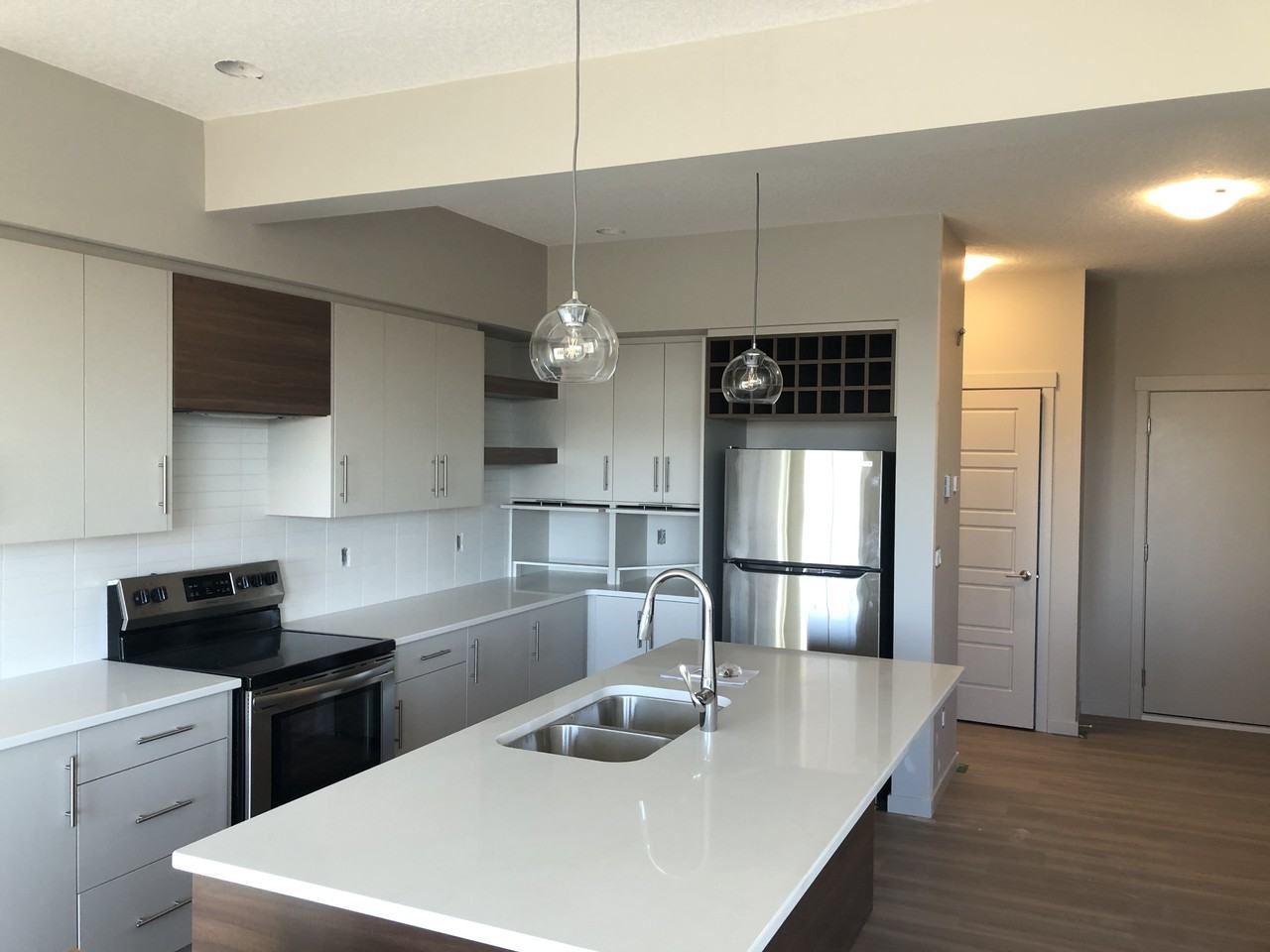 50 27-50 Edinburgh Crt N - Photo 2 of 22