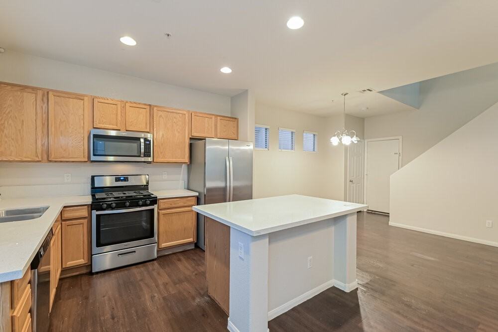 6412 Yucca Ridge Ct - Photo 4 of 17