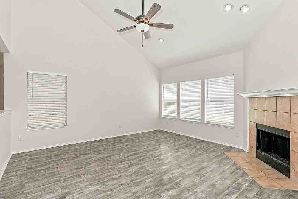 8608 Sagebrush Trl - Photo 4 of 18