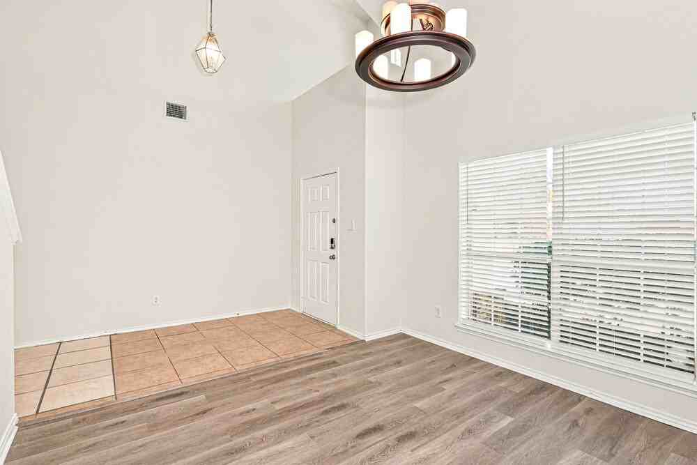 8608 Sagebrush Trl - Photo 5 of 18