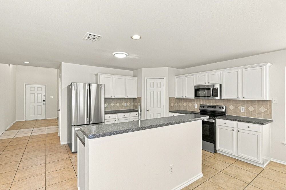 8608 Sagebrush Trl - Photo 7 of 18