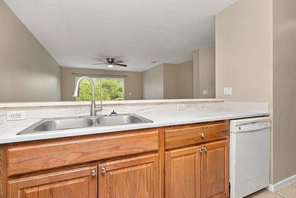 736 Jack Ave S - Photo 6 of 16