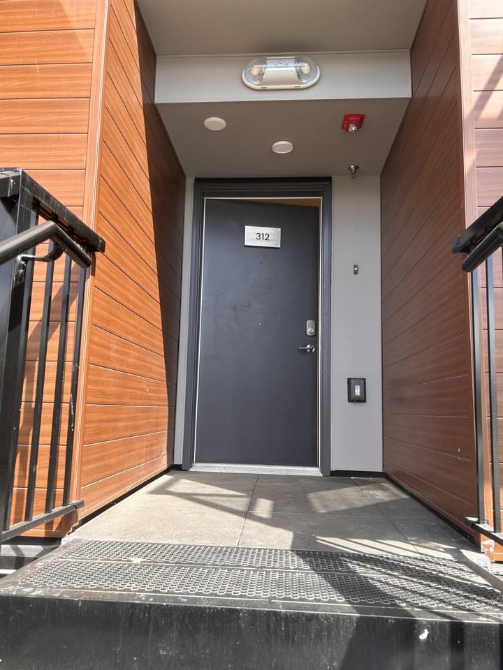 312 Nanaimo Street - Photo 4 of 22