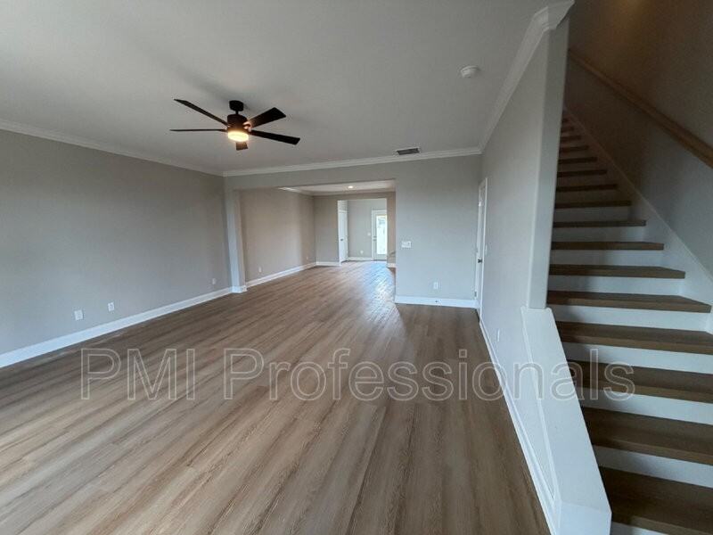 2124 Gracie Bug Loop - Photo 2 of 17