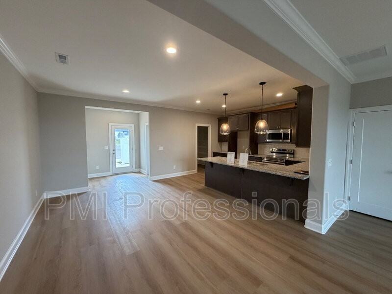 2124 Gracie Bug Loop - Photo 3 of 17