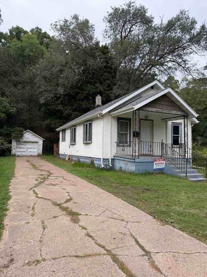 232 Ferry St - Photo 2 of 13